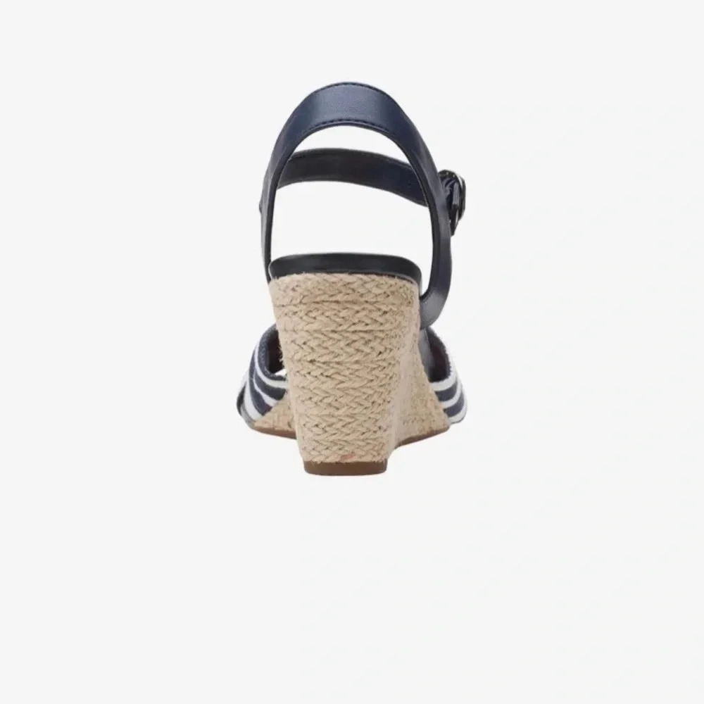 Clark’s Navy and White size 6W wedges NWOT - Picture 2 of 5